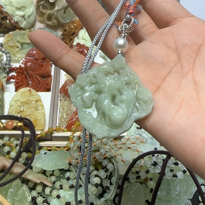 蛇纹石玉未镶嵌吊坠