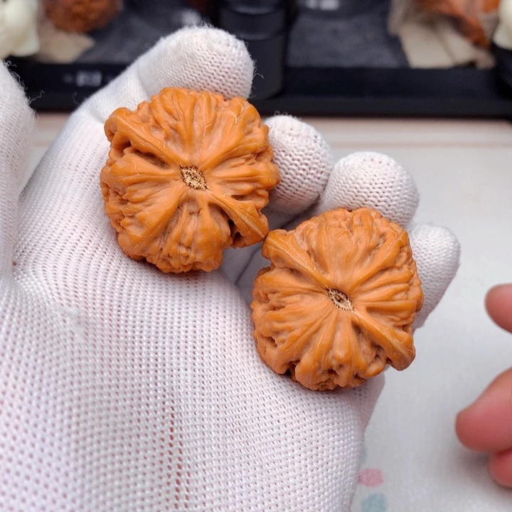 文玩核桃吊坠平谷九龙