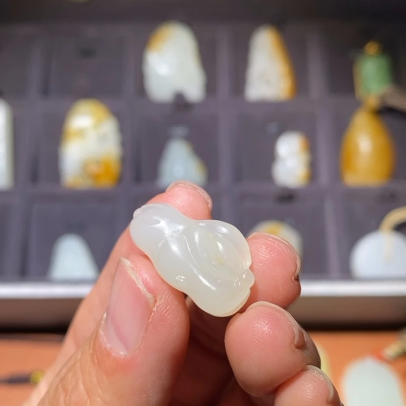 【闪购商品】吊坠(不含链)未镶嵌和田玉