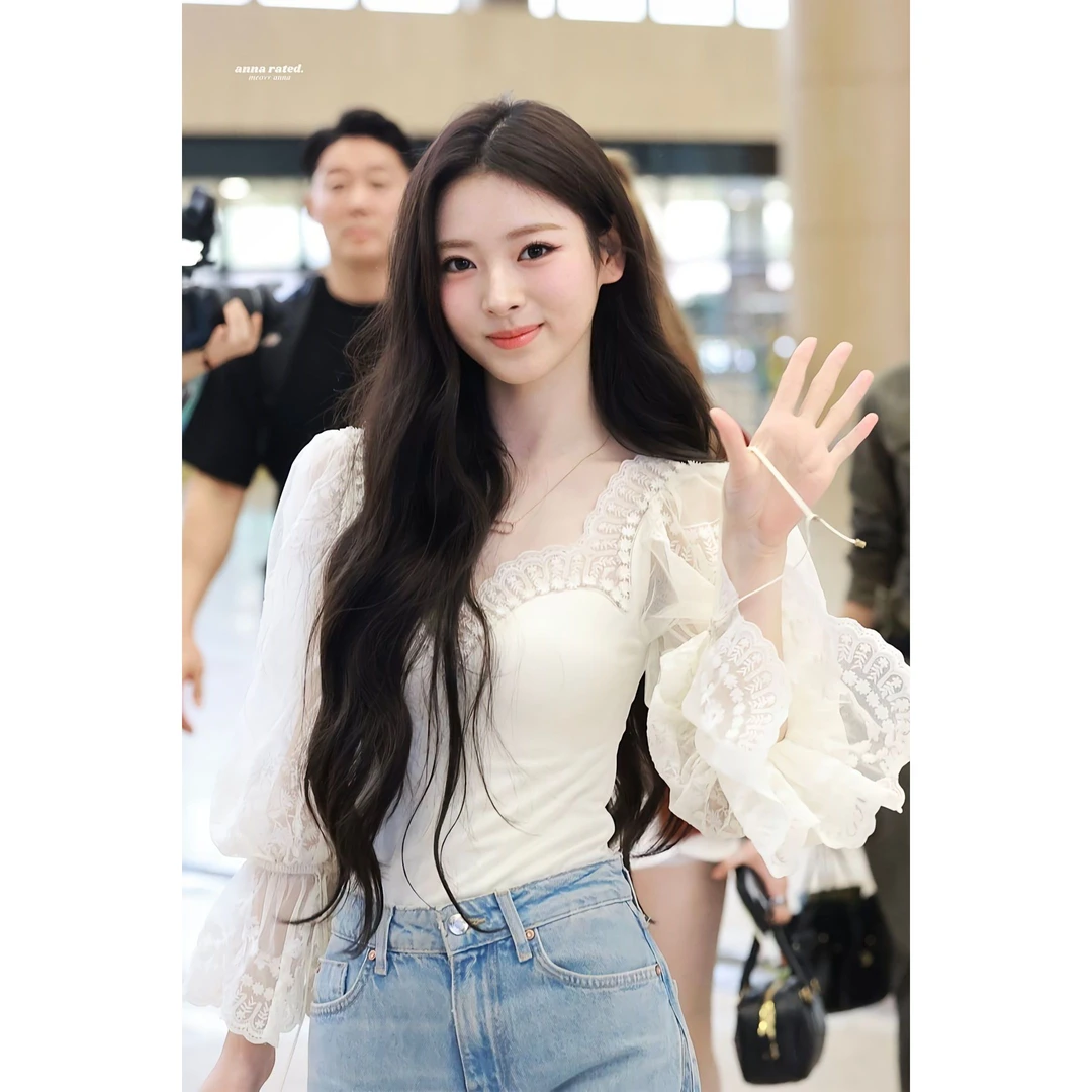 2025新款法式蕾丝刺绣公主风上衣拼接泡泡袖衬衣百搭外穿别致女装