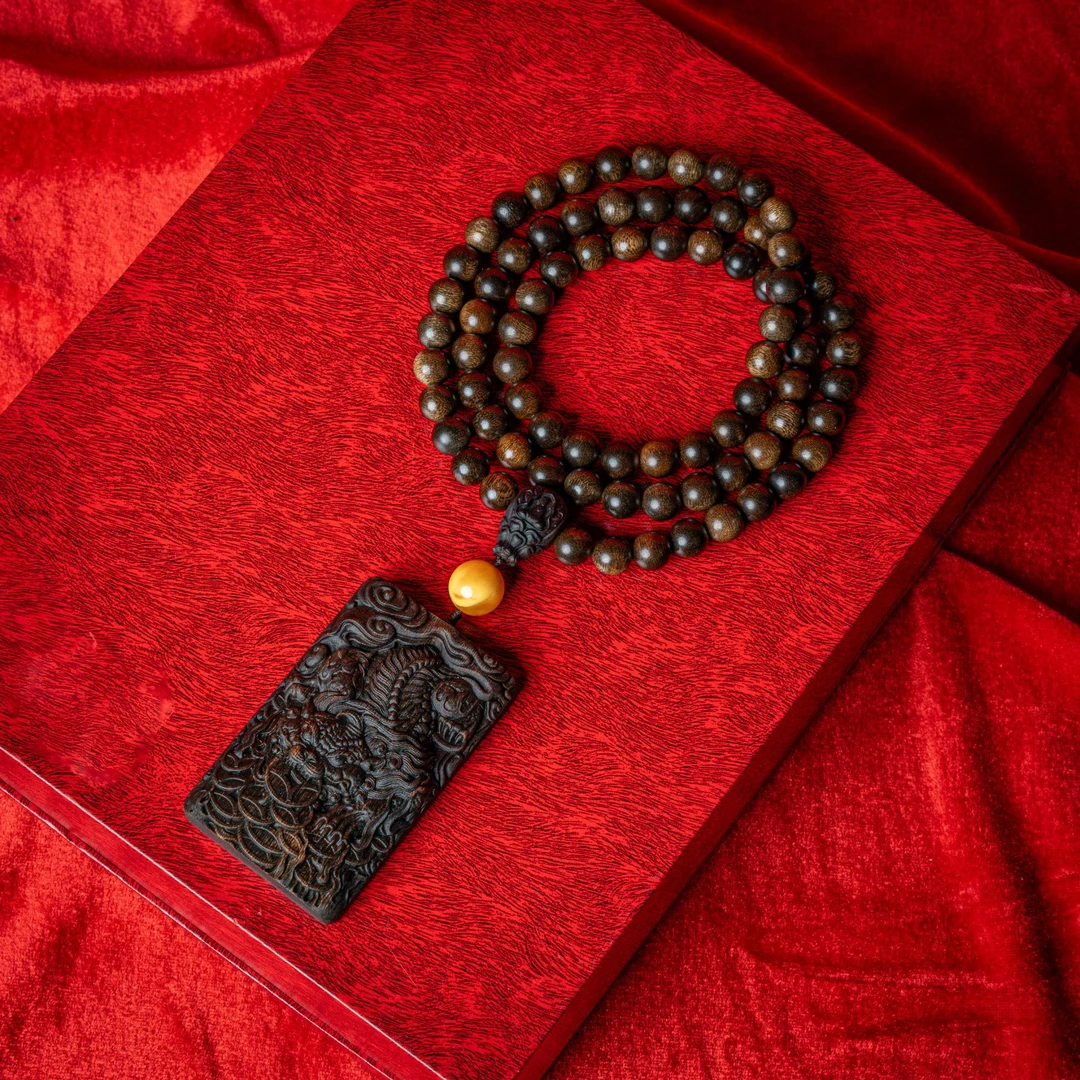 【沉水】越南芽庄白奇楠古董W年瘤疤玉化老料1.0多圈配貔貅沉香木雕