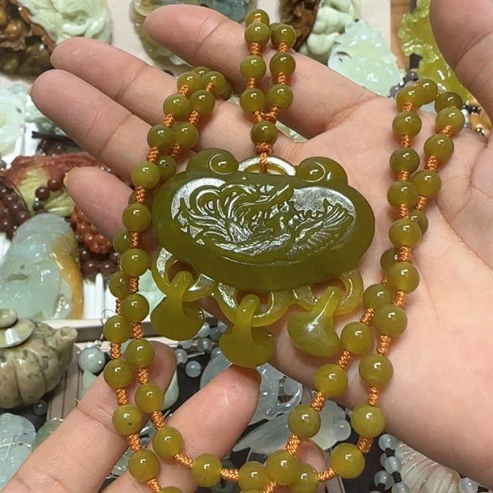 蛇纹石玉未镶嵌吊坠