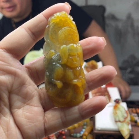 岫玉未镶嵌挂件送****玉挂件