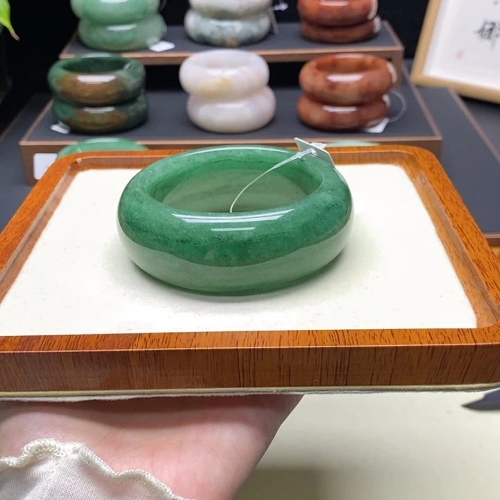 望***尘石英质玉合金佘太翠