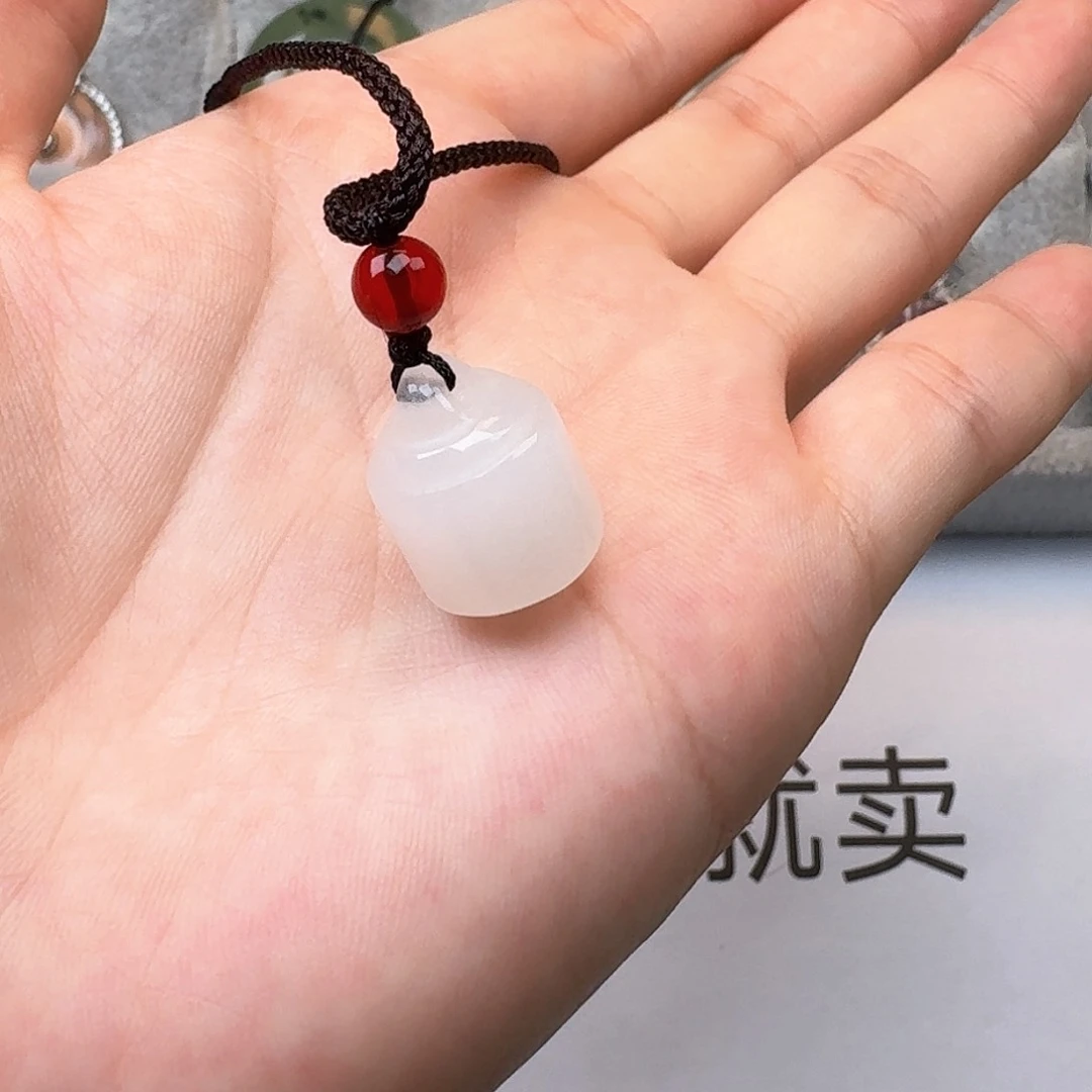 石英质玉（金丝玉）未镶嵌颈饰