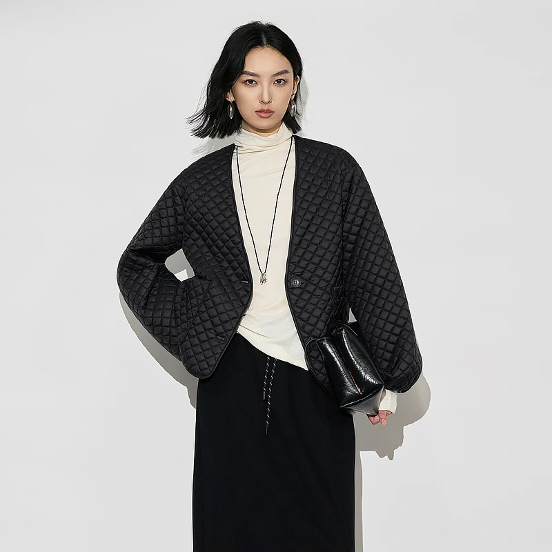XG雪歌黑色菱格设计保暖棉服冬季新款宽松长袖V领棉衣外套女