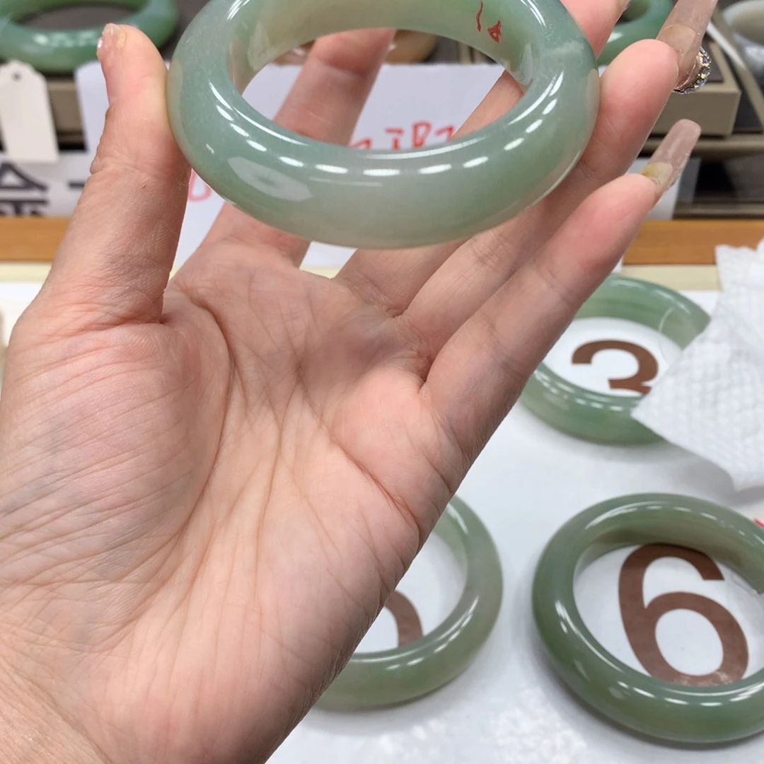 石英质玉手镯未镶嵌月**香