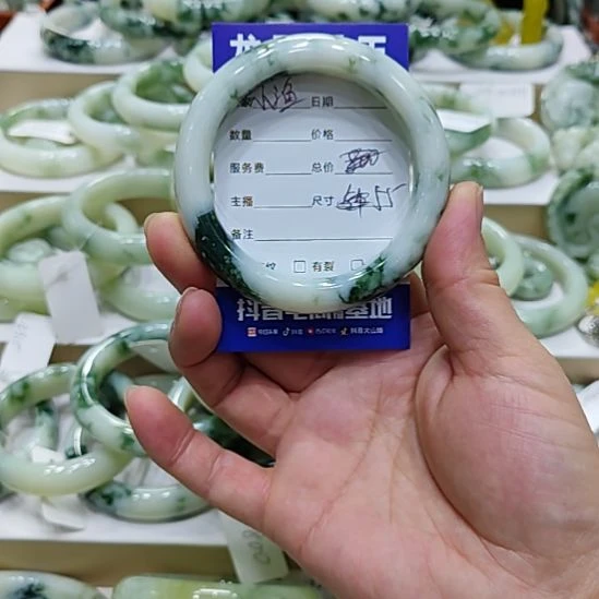 小***渔透闪石-蛇纹石玉未镶嵌手镯