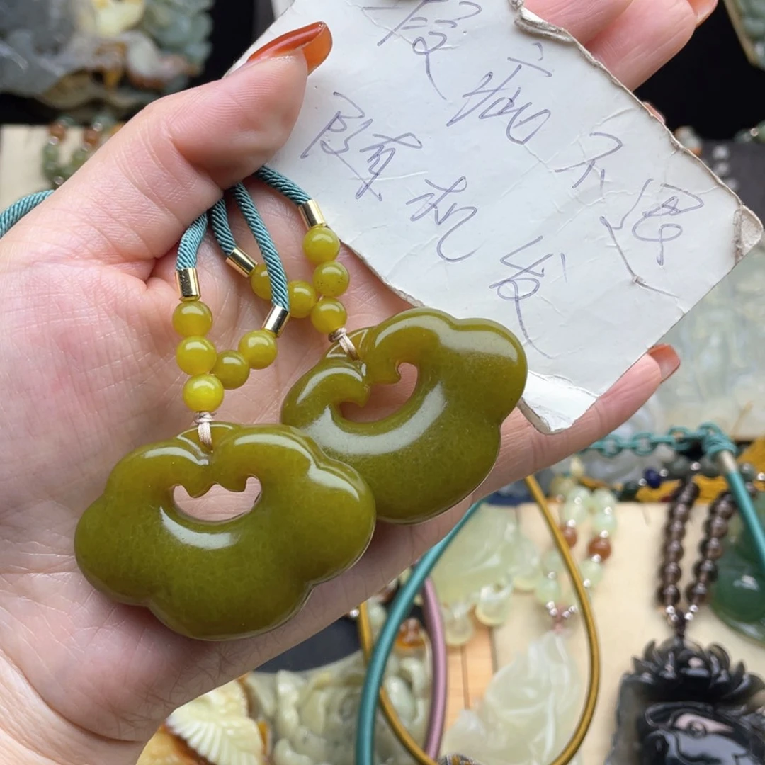 蛇纹石玉颈饰未镶嵌