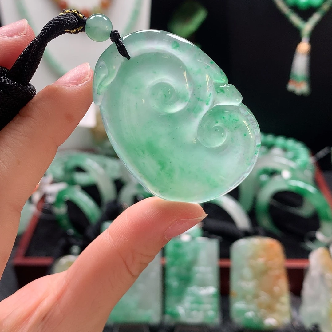 石英质玉未镶嵌吊坠