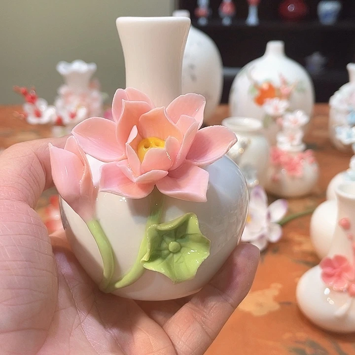 手工陶瓷精致摆件