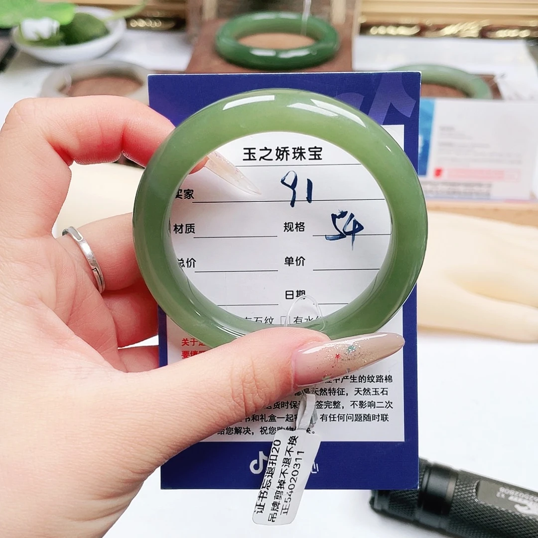 和田玉未镶嵌手镯