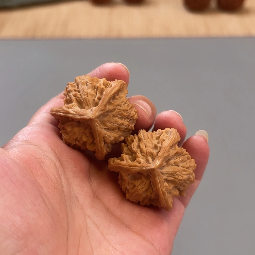 桃核把件37×36盘山三棱XM3216