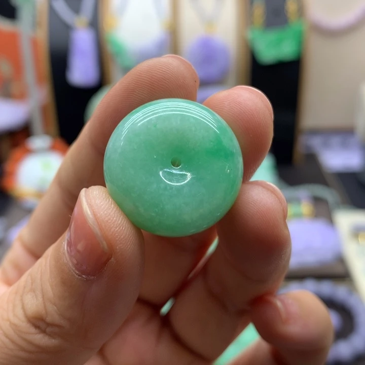 翡翠未镶嵌吊坠(赠链)