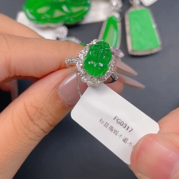 【闪购商品】颈饰银S925镶嵌翡翠翡翠