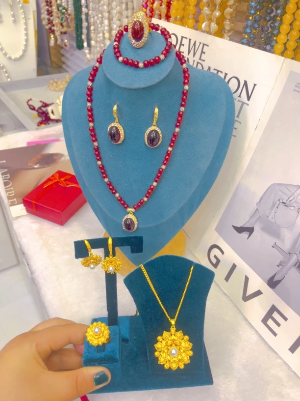 钛钢仿水晶项链 散珠流浪丹宁风ins风傣族风格刺绣新中式