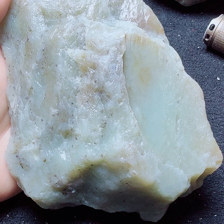 芷****和田玉（糖玉）未镶嵌珠宝半成品
