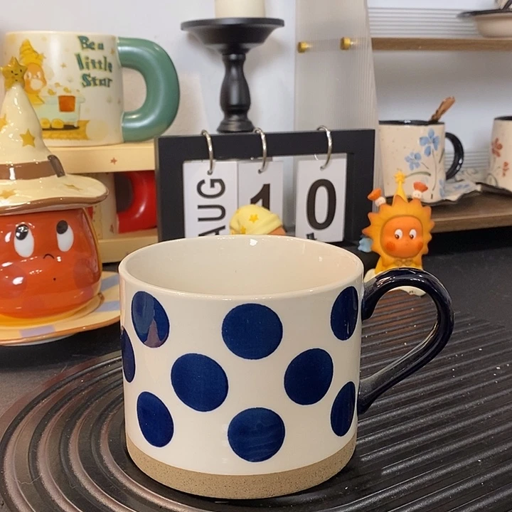 陶瓷蓝色波点马克杯