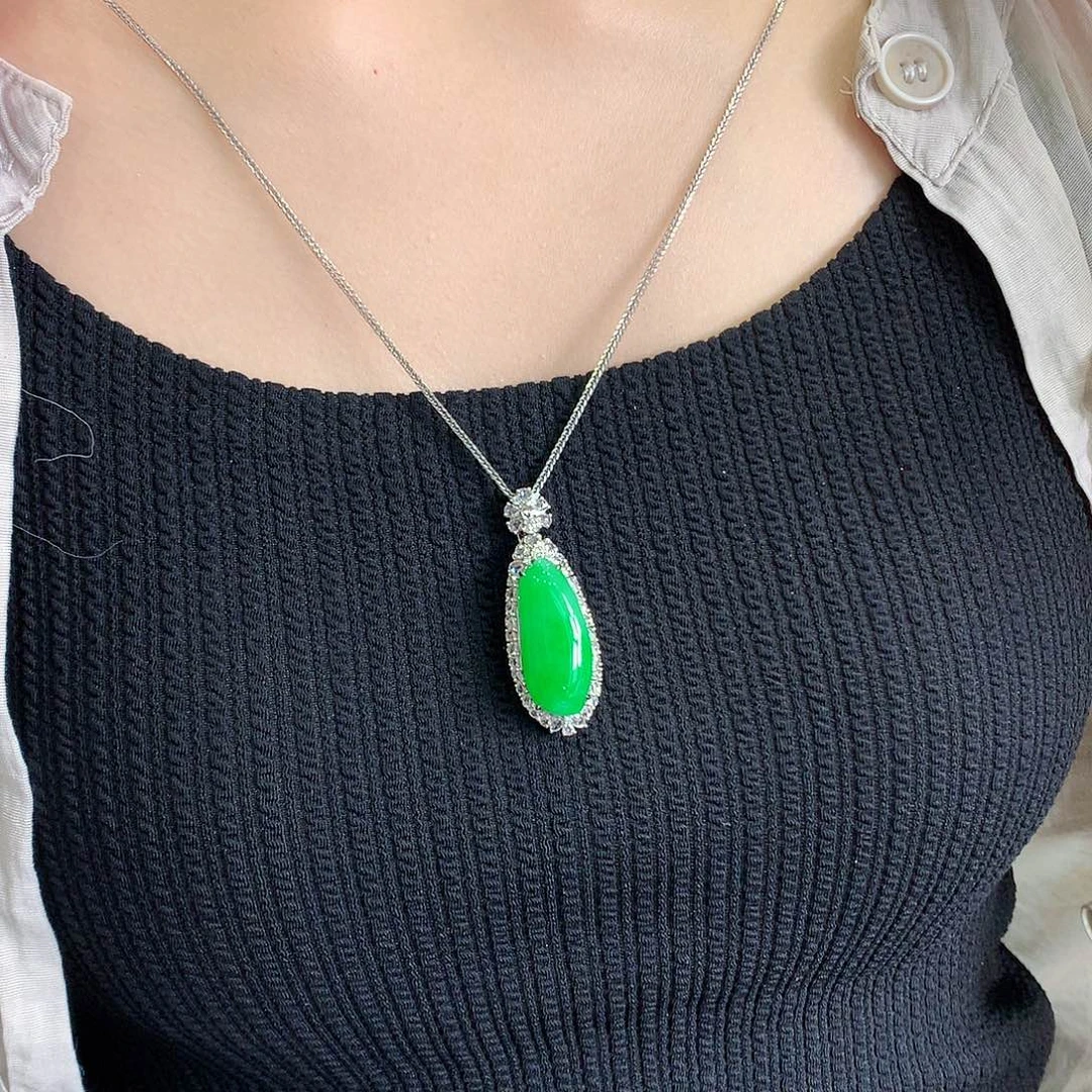 翡翠18K金镶嵌颈饰