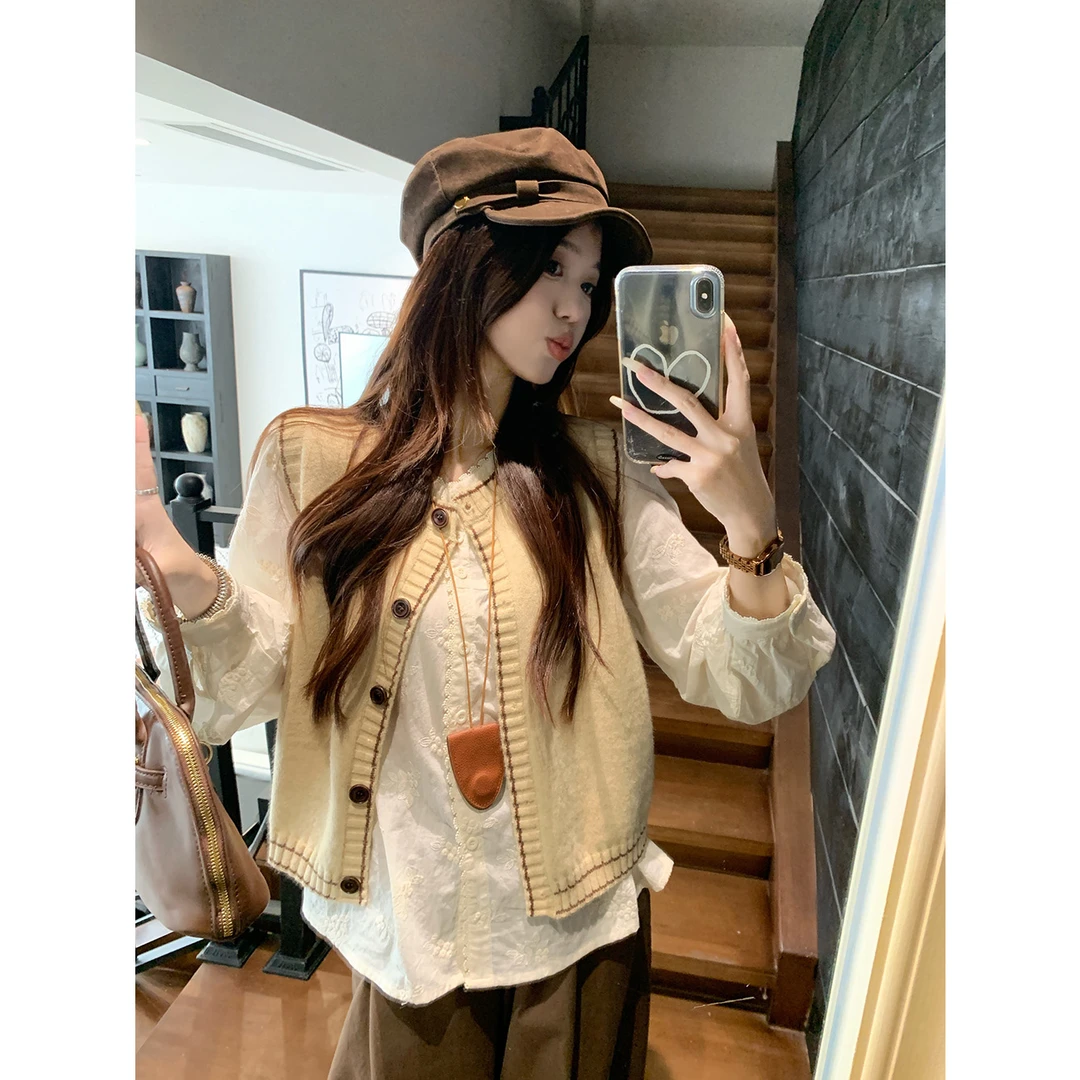 2025秋季新款韩系设计百搭减龄马甲刺绣花边泡泡袖衬衫时尚套装女