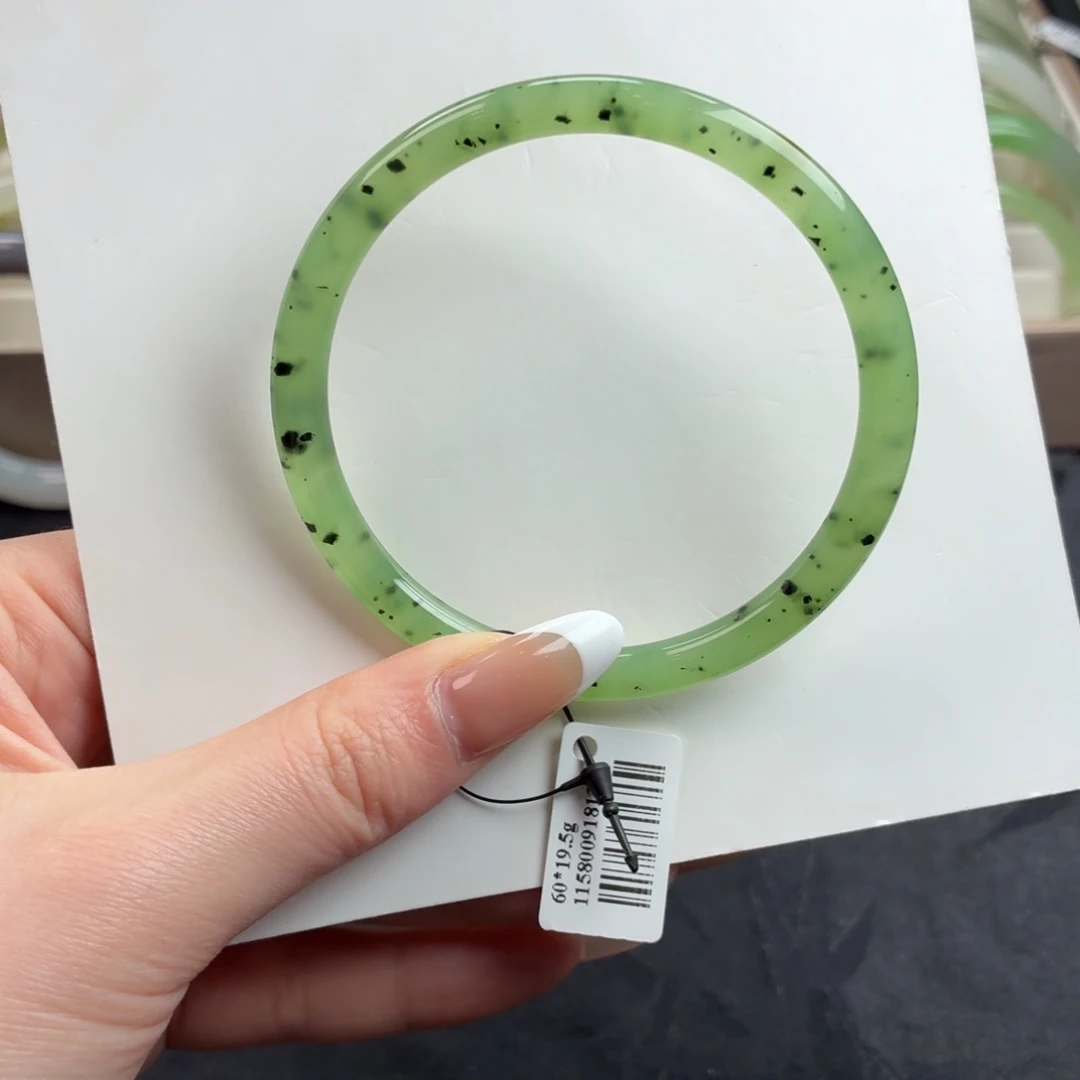 和田玉未镶嵌手镯猕猴桃很嫩性价比55