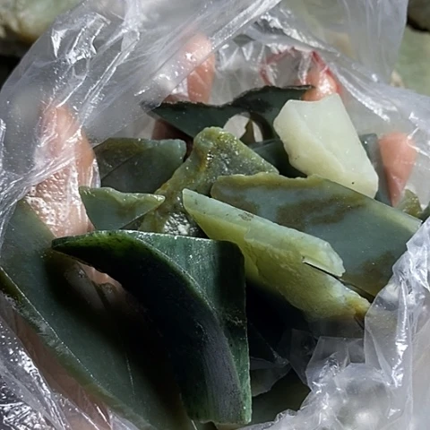 和田玉未镶嵌颈饰天*