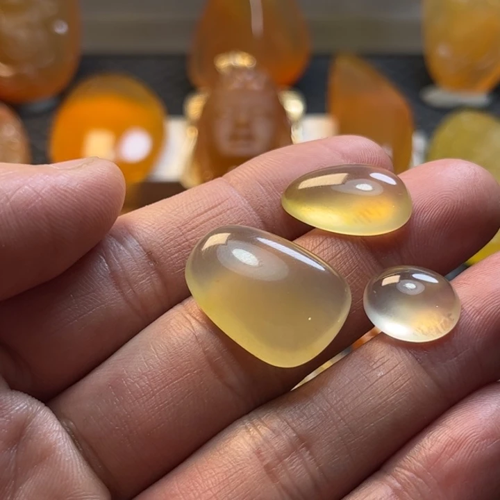 窈***女石英质玉未镶嵌小小吊坠挂件挂件