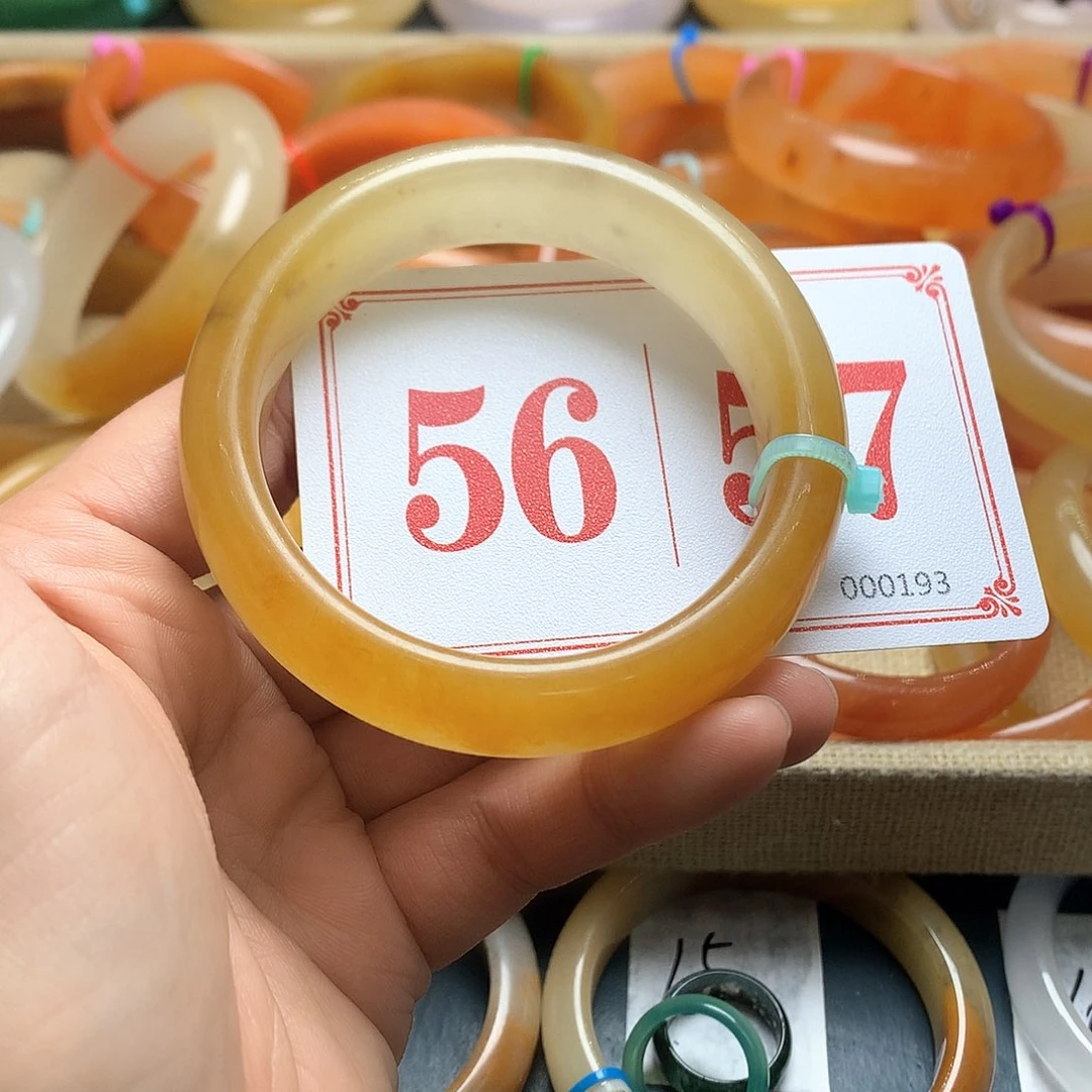 未镶嵌石英质玉（黄龙玉）手镯