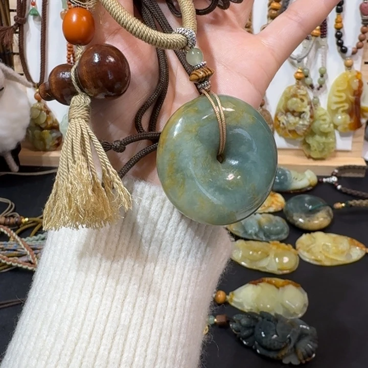 紫****蛇纹石玉未镶嵌颈饰