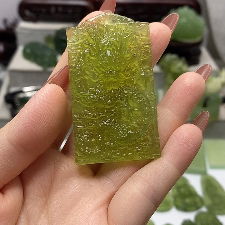 未镶嵌蛇纹石玉挂件