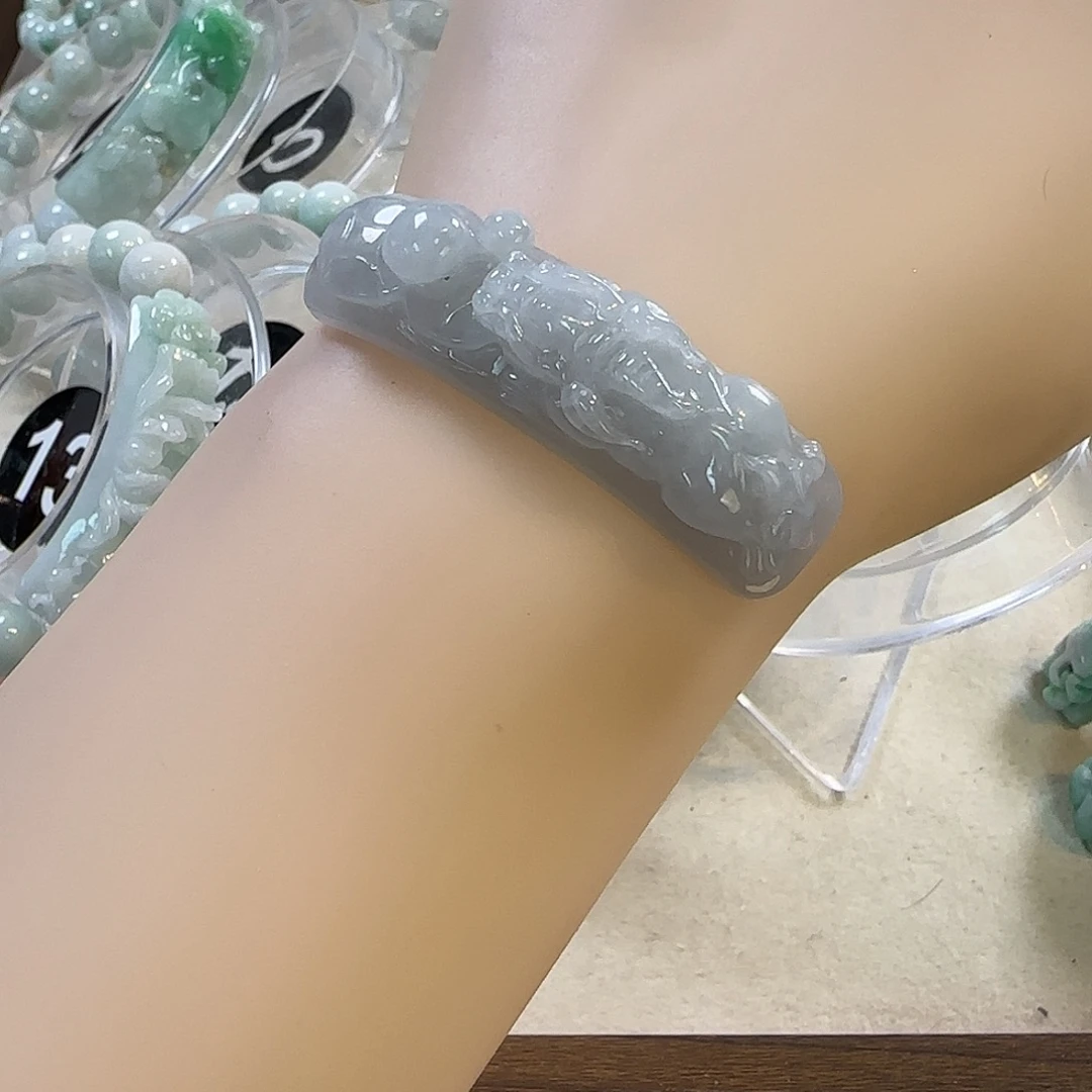 翡翠未镶嵌颈饰5057