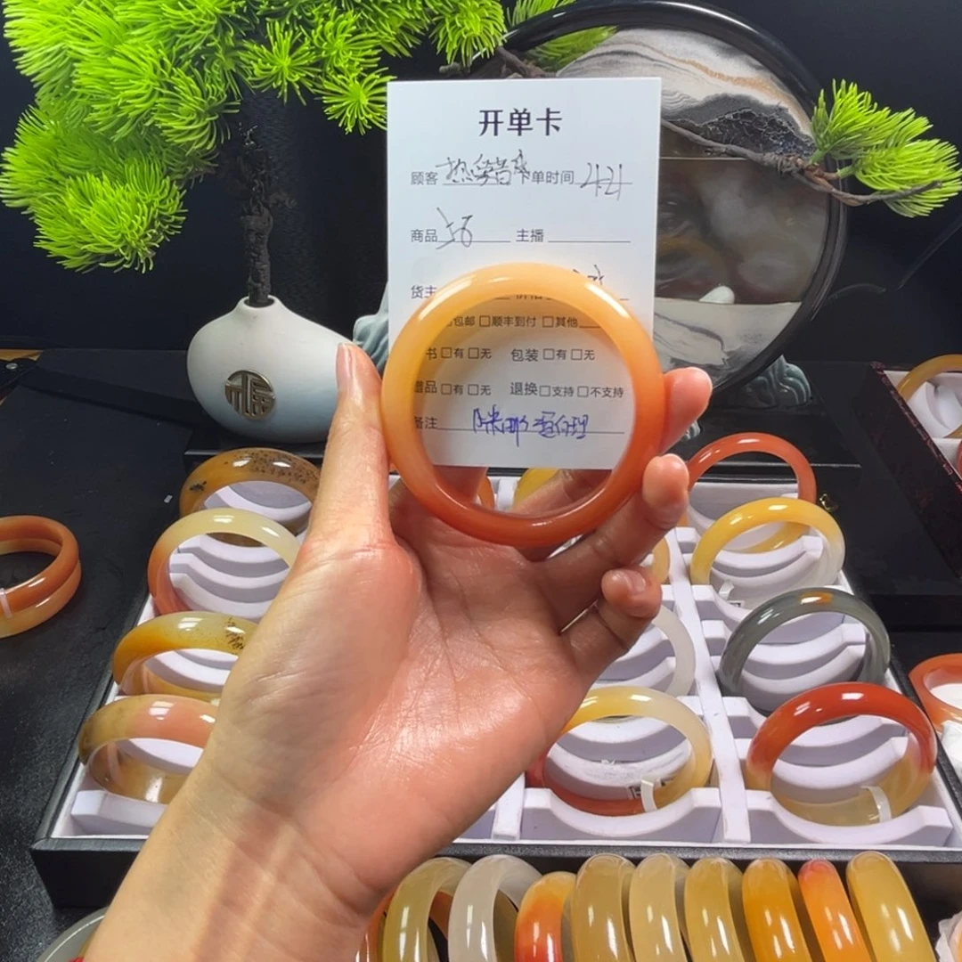 石英质玉手镯未镶嵌热****师