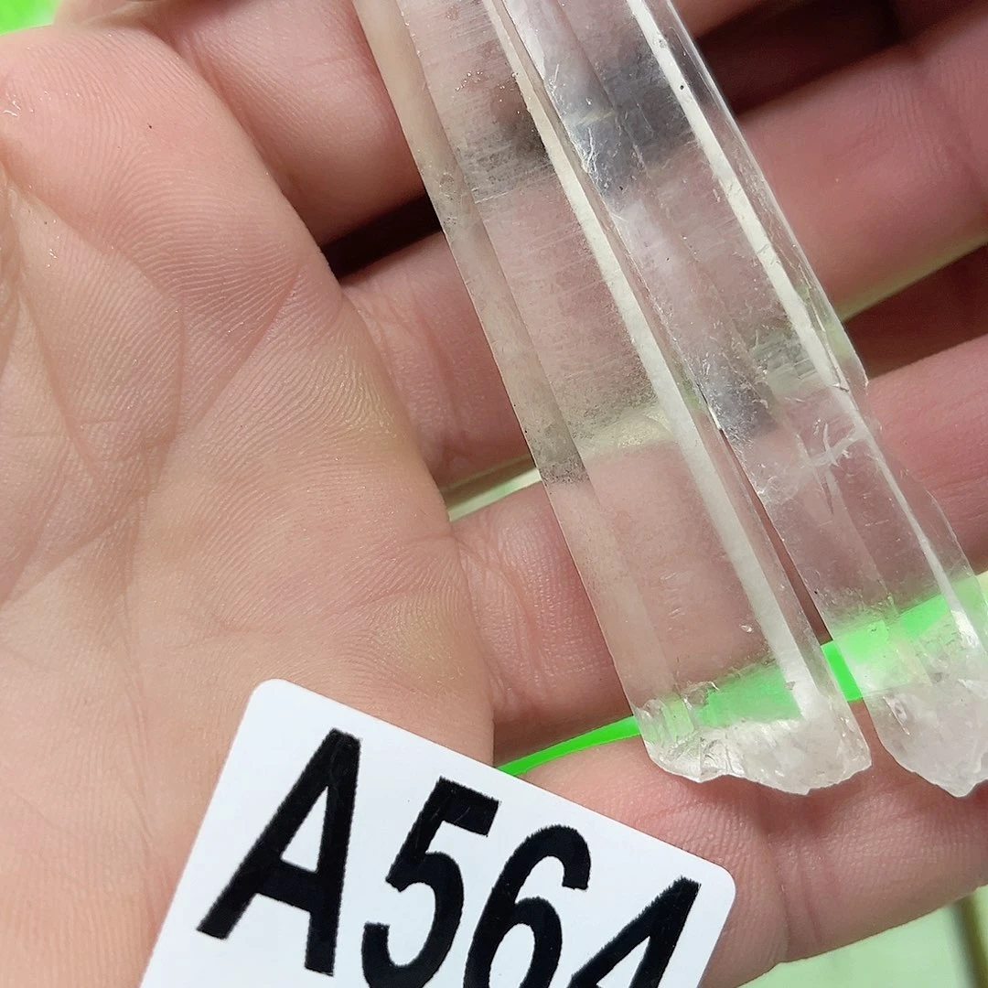 水晶天然水晶有棉有裂、完美主义者谨慎下单！未镶嵌