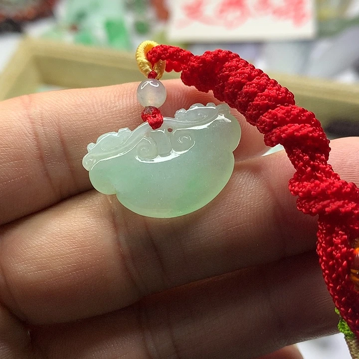 翡翠未镶嵌吊坠(赠链)