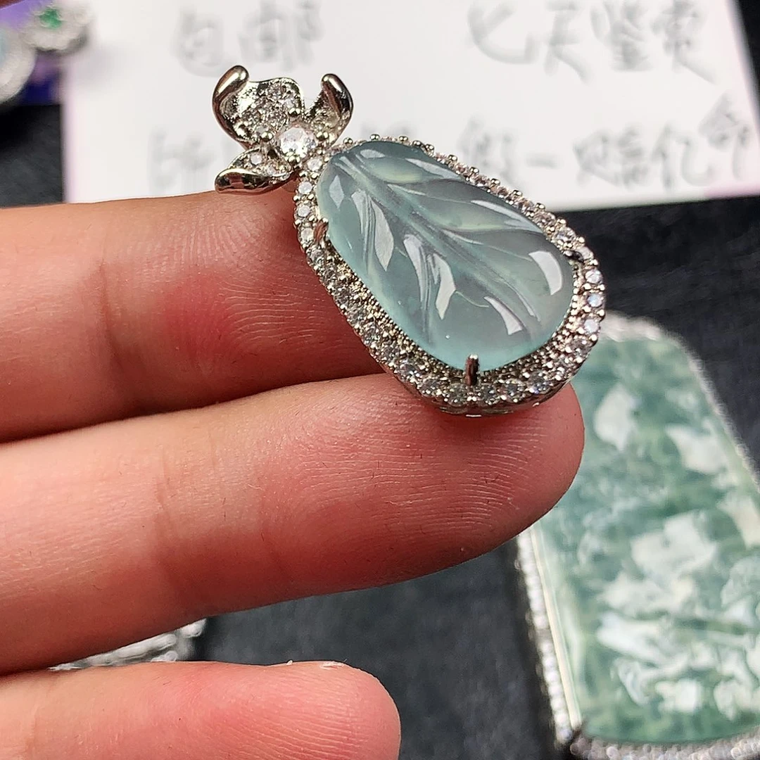翡翠未镶嵌颈饰芭蕉叶