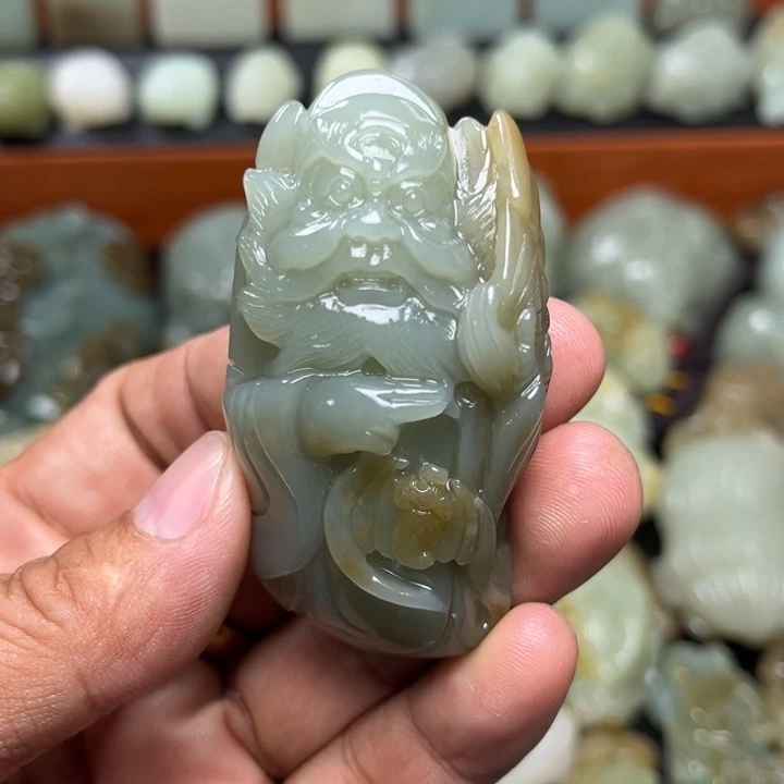 天***勤未镶嵌和田玉挂件