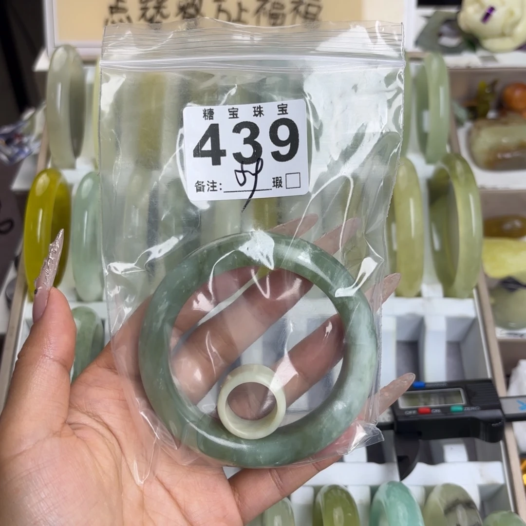 未镶嵌蛇纹石玉手镯f****主