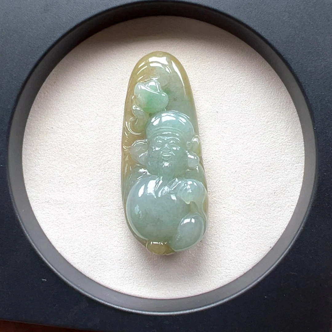 李***。翡翠未镶嵌颈饰财神