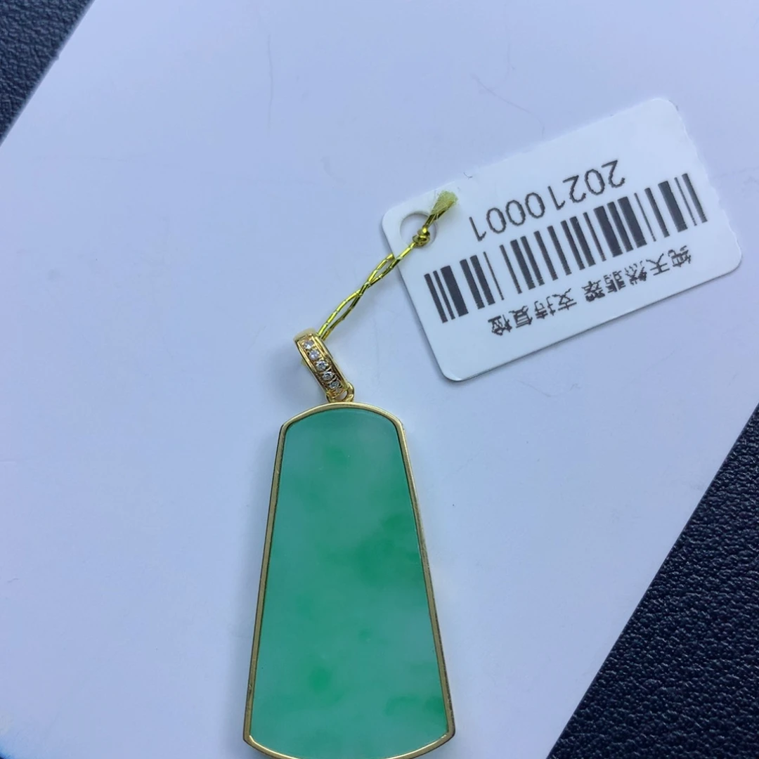 翡翠颈饰未镶嵌无事牌