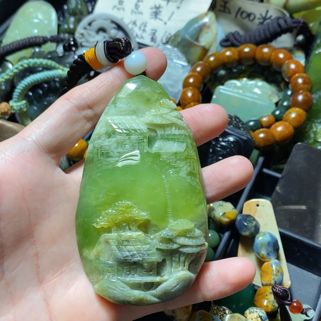 蛇纹石玉未镶嵌颈饰