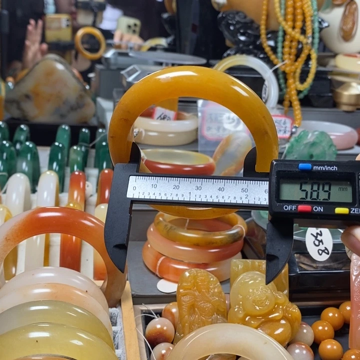 石英质玉（黄龙玉）未镶嵌手镯