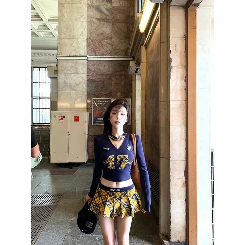 千禧美学美式复古设计感V领长袖T恤上衣套装女格纹半身裙两件套