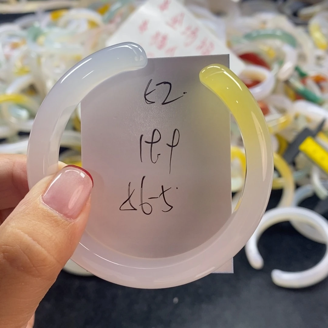 手镯玛瑙/玉髓未镶嵌52