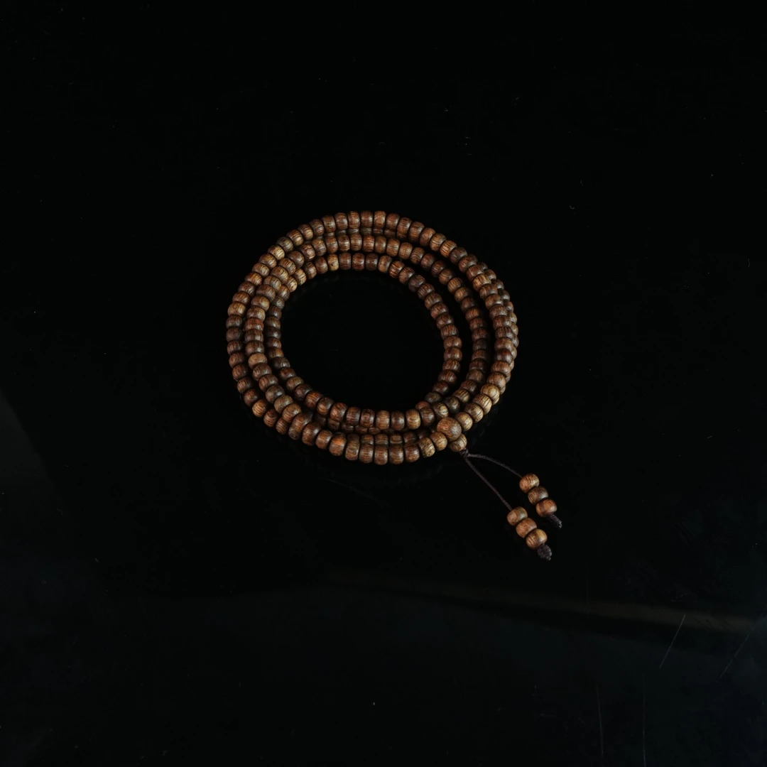 3649东马沉香软油9分沉老型珠小0.45x0.34cm 6.67g