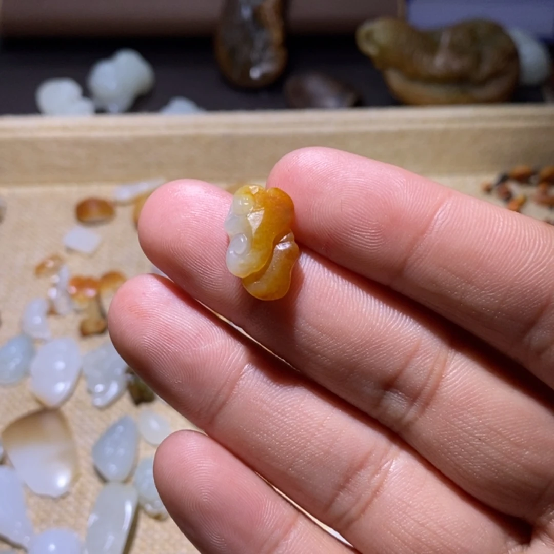 李***和田玉未镶嵌挂件