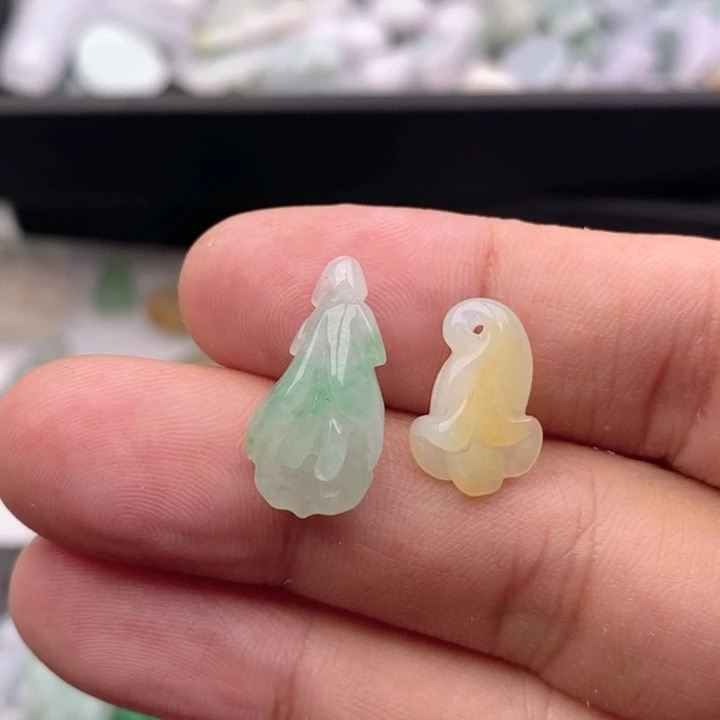 兔****翡翠未镶嵌吊坠(不含链)