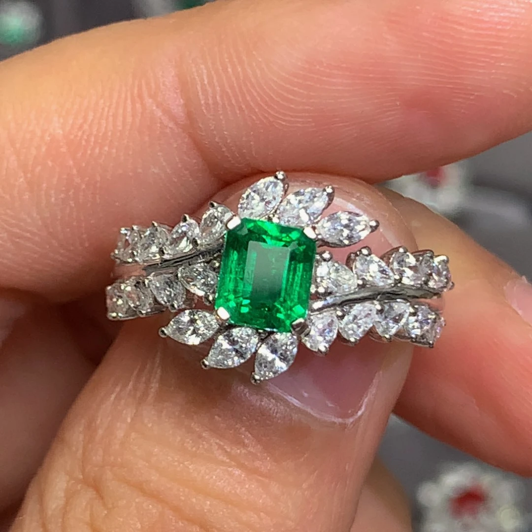 祖母绿戒指18K金镶嵌