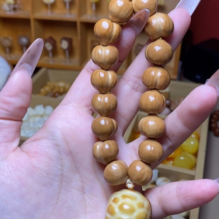 猴头核桃吊坠蜜桃臀手持搭配