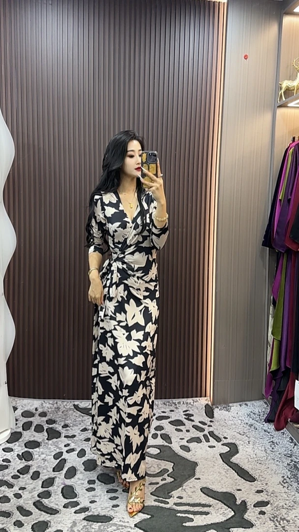 师小姐同款～复古黑一片式裹身连衣裙