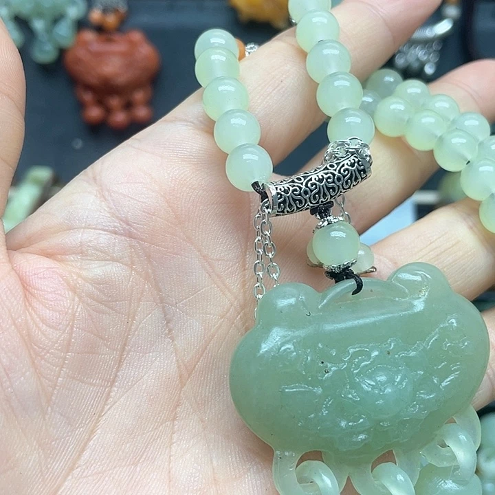未镶嵌蛇纹石玉颈饰